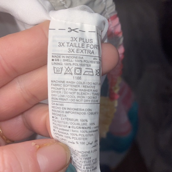 NWOT old navy active shorts with pink green orange yellow flowers size 3x nice - Picture 5 of 7